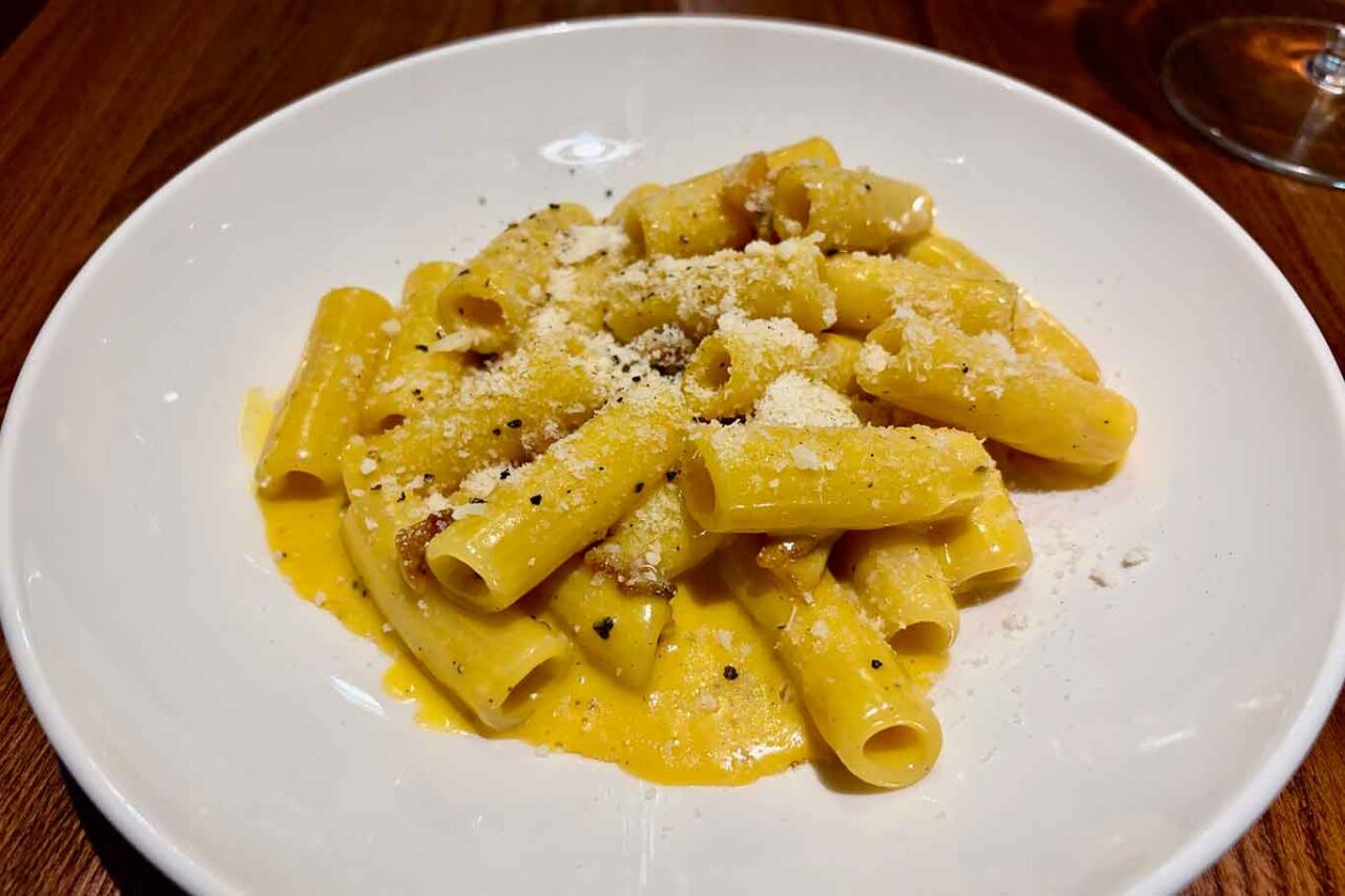 rigatoni alla carbonara alla trattoria SantoPalato a Roma 