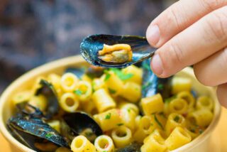 Cozza tarantina, menu e prezzi dei 16 ristoranti a Ego Fest 2026