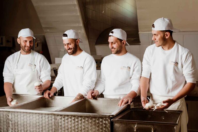 Burrata di Andria, il caseificio Olanda che ha una storia di famiglia