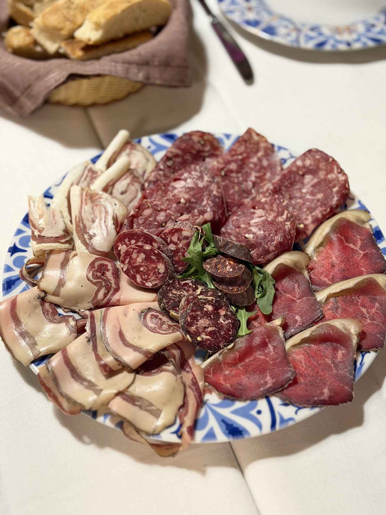 il tagliere di salumi della braceria Baraonda a Nocera Inferiore