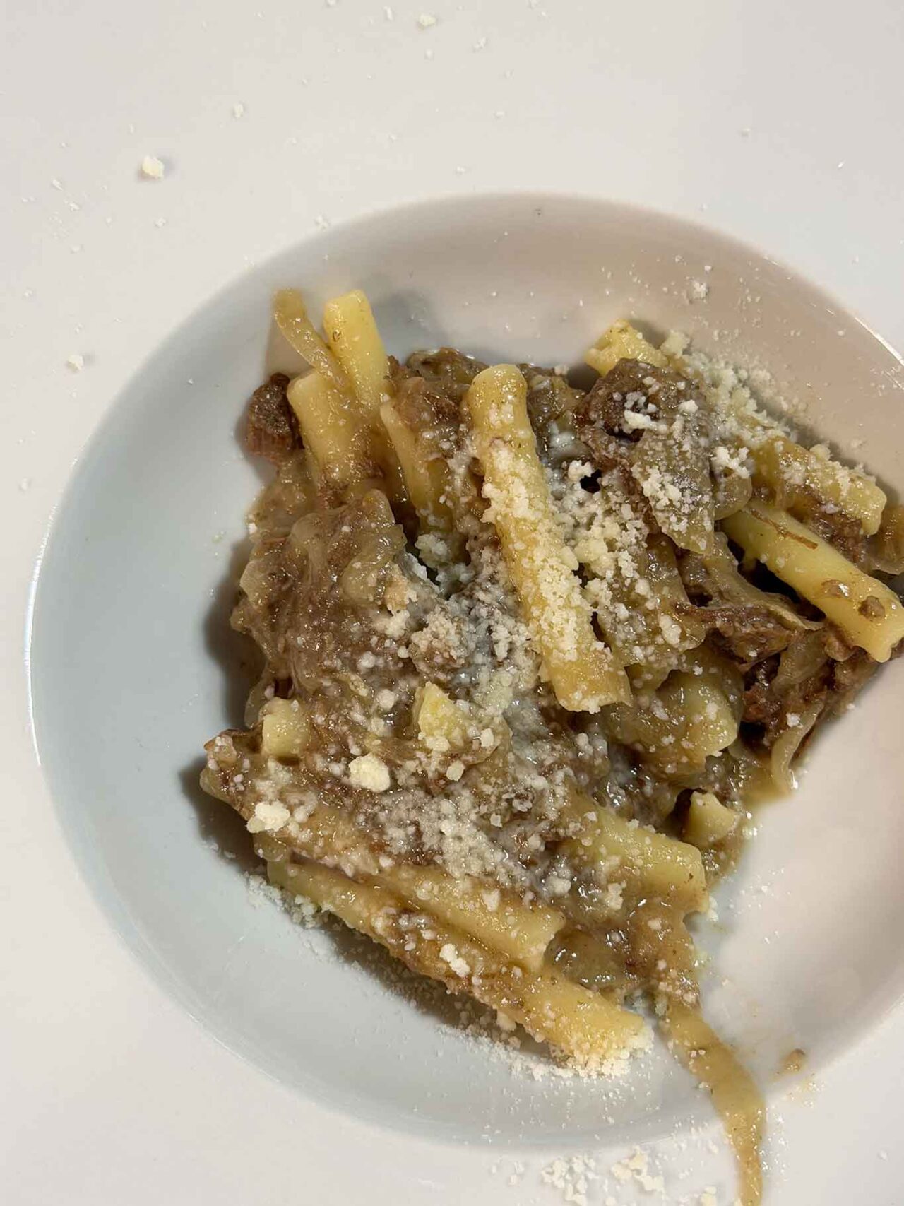 gli ziti alla genovese della braceria Baraonda a Nocera Inferiore