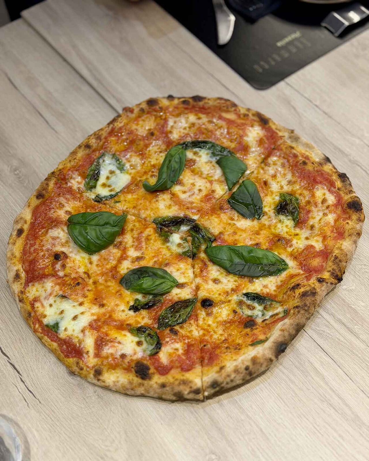 la pizza Margherita a rot e carletto della pizzeria Carlo Sammarco ad Aversa al Campionato 2026