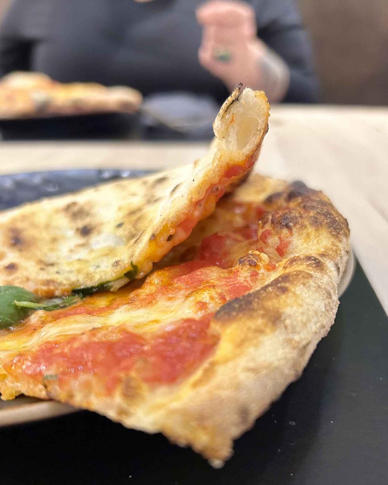 il cornicione della pizza Margherita a rot e carletto della pizzeria Carlo Sammarco ad Aversa al Campionato 2026
