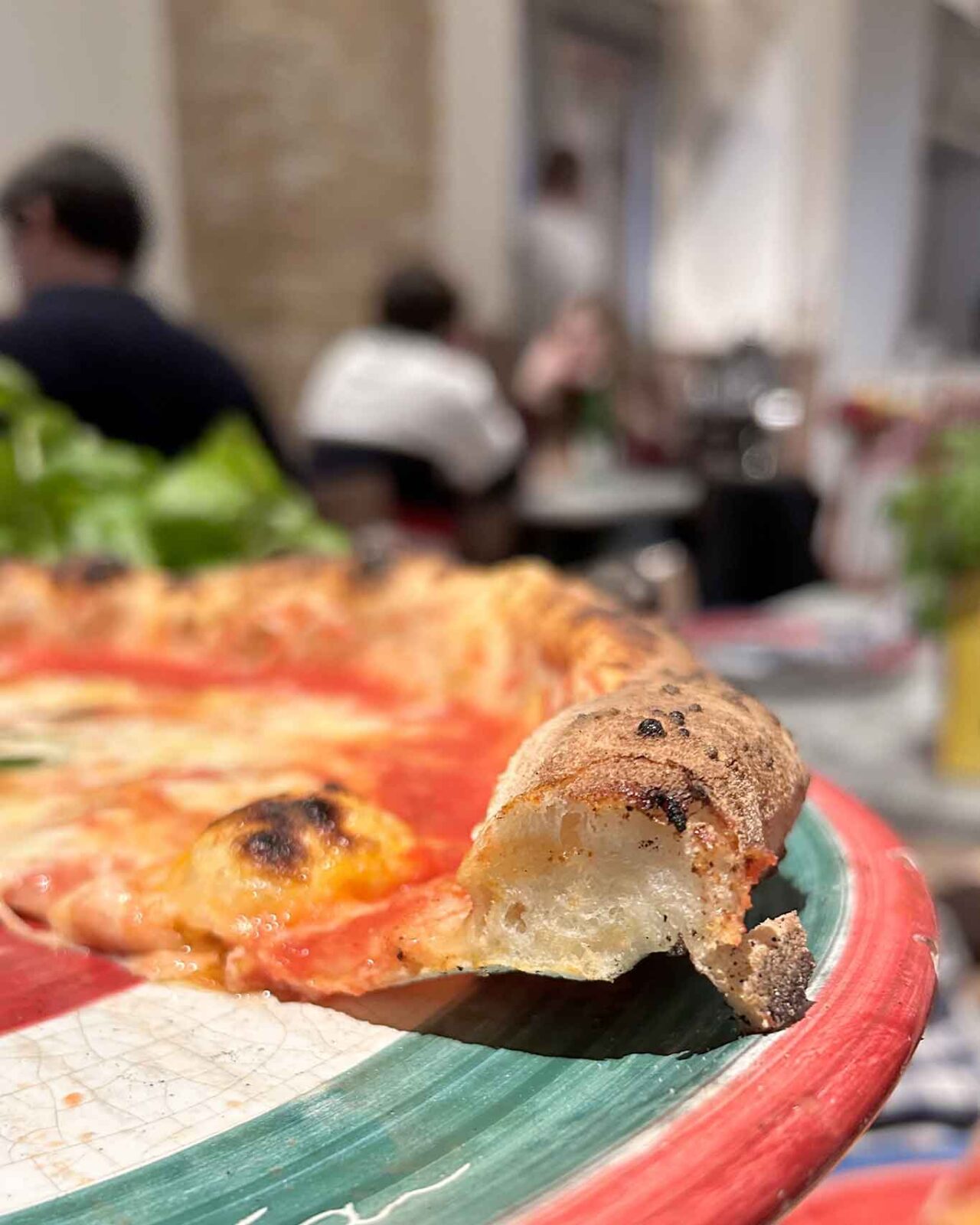il cornicione della pizza margherita della pizzeria Concettina ai Tre Santi a Napoli al Campionato 2026