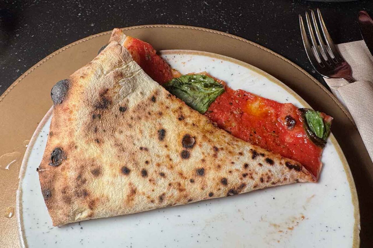 pizzeria Don Antonio 1970 a Salerno pizza marinara cottura