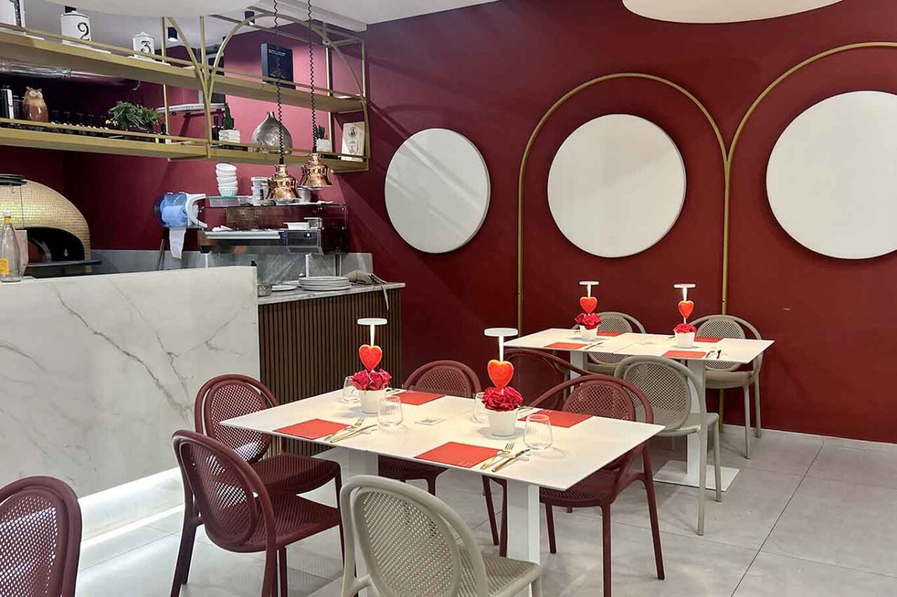 la sala della pizzeria Lombardi a Maddaloni