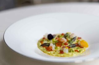 Risotto con gli asparagi, ricetta di primavera con scampi e agrumi