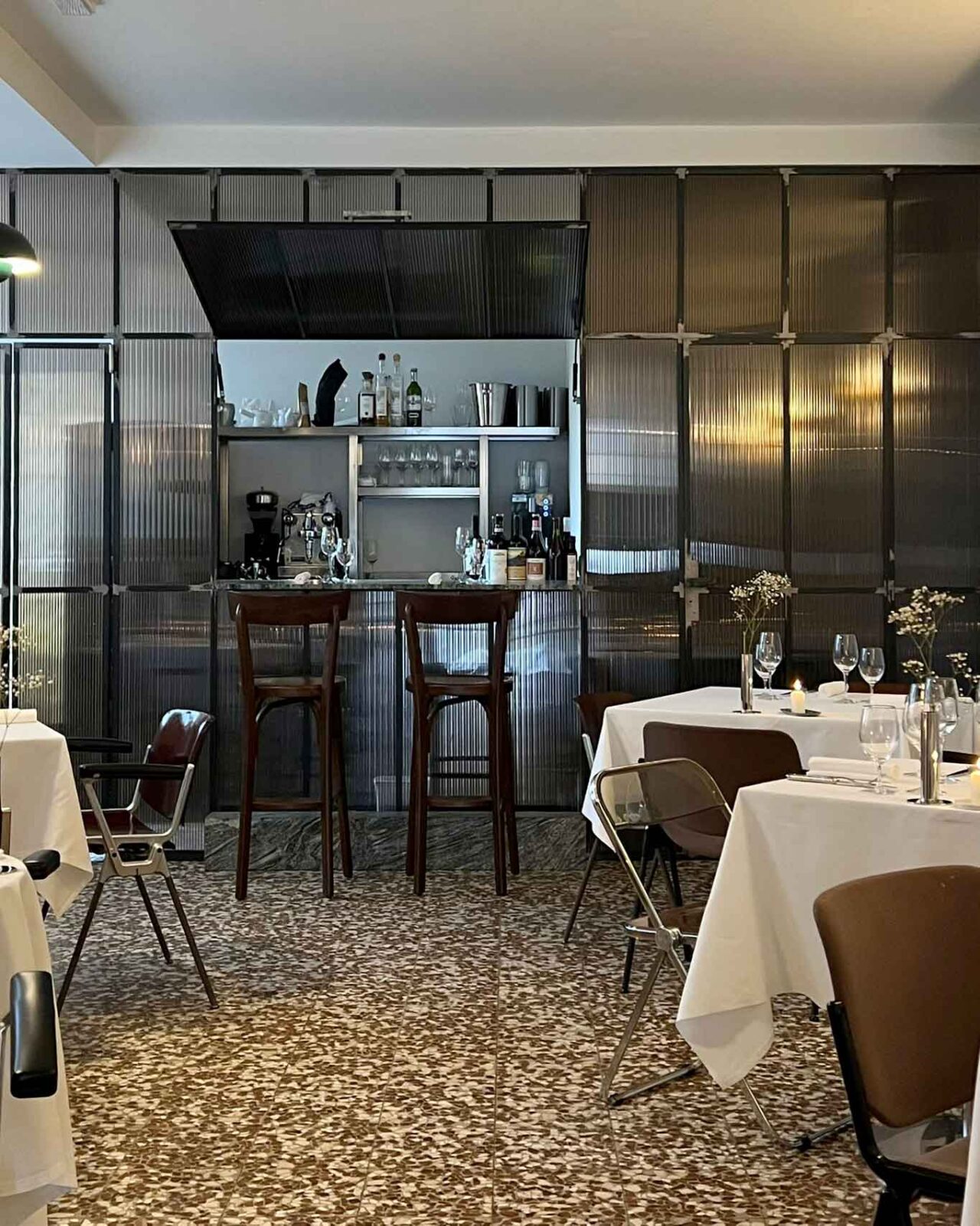 la sala principale del ristorante Sandì a Milano