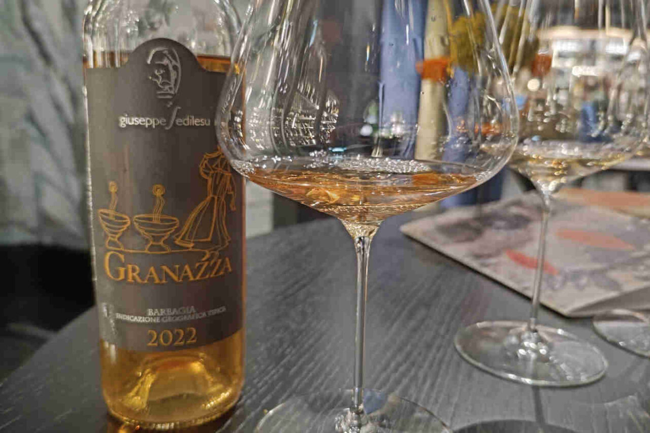 Granazza, vino di Barbagia dell'azienda Sedilesu