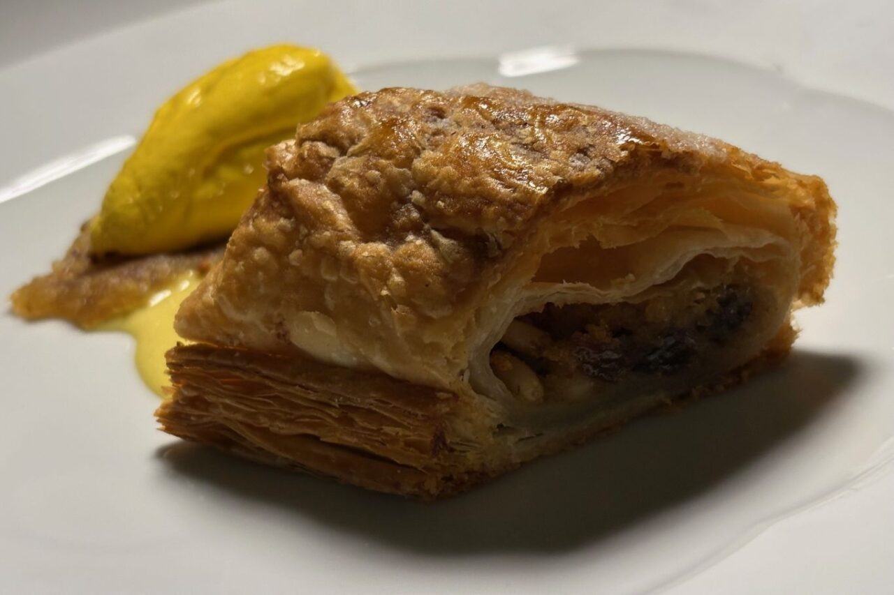 Locanda Confini Dolo (VE) strudel di mele gelato allo zafferano