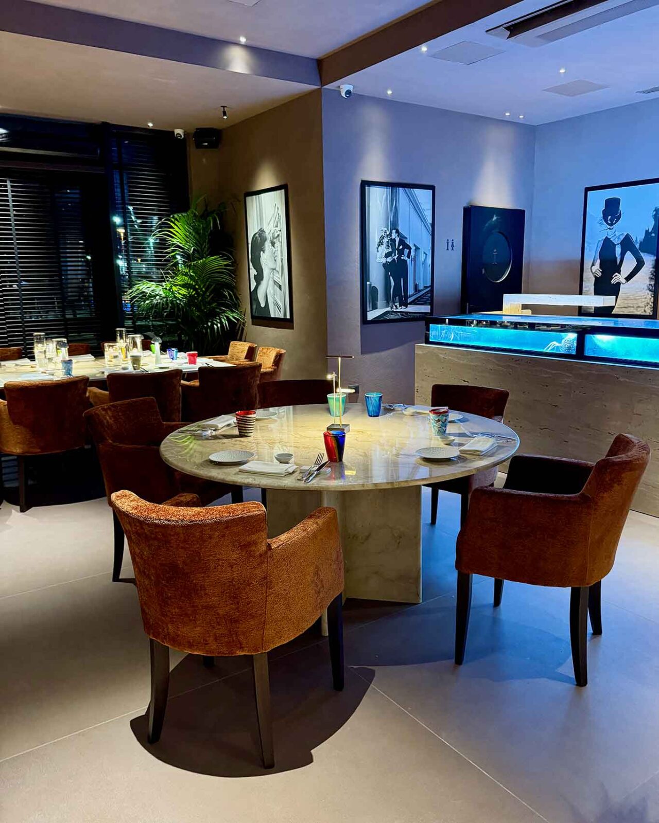 la sala del ristorante Pescheria al Crescent di Salerno