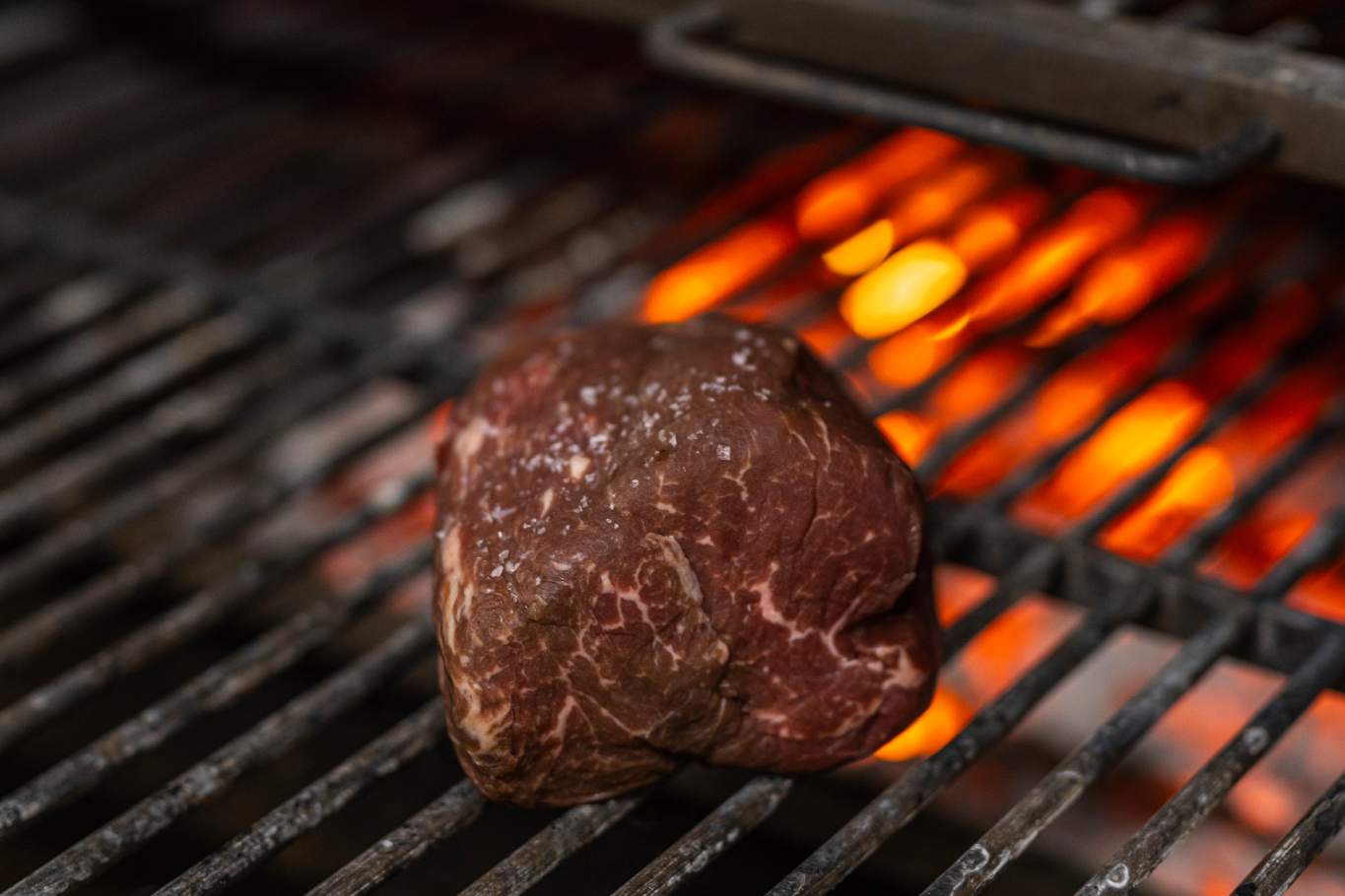 Carnissage: Leonardo Maria Del Vecchio ha un ristorante di carne