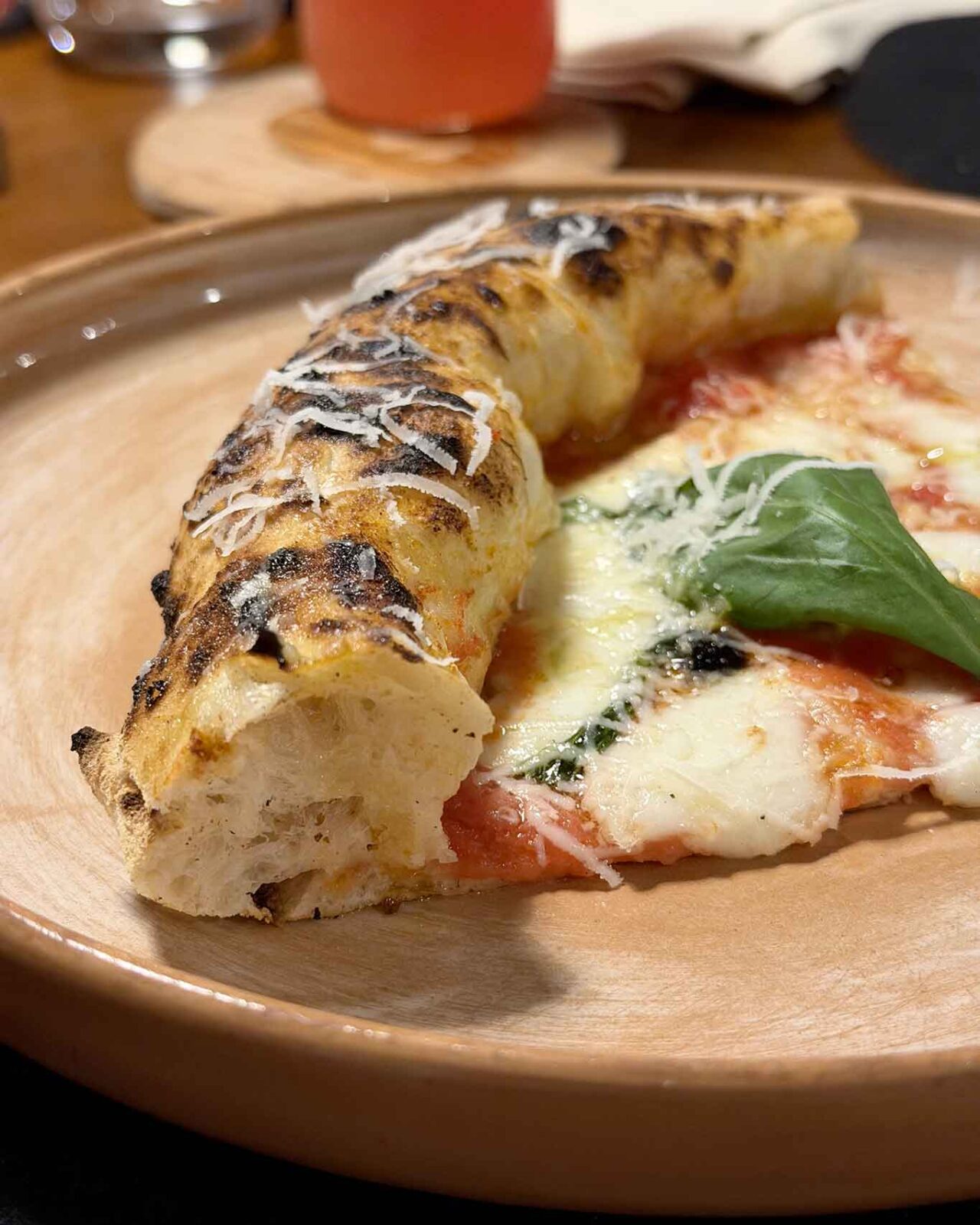 la pizza margherita della pizzeria Bob Alchimia a Spicchi a Montepaone in Calabria