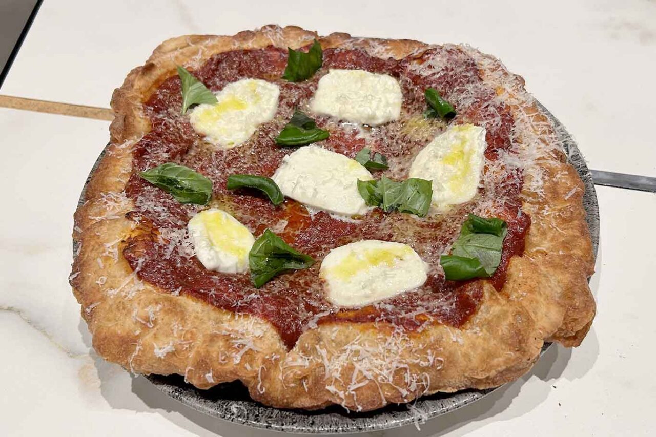 la pizza Bro margherita fritta e al forno della pizzeria Bro di Napoli al Campionato 2026