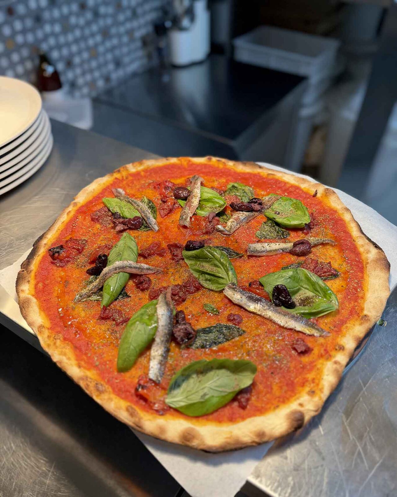 la pizza marinara bruciata della pizzeria De Giuseppe a Rende in Calabria