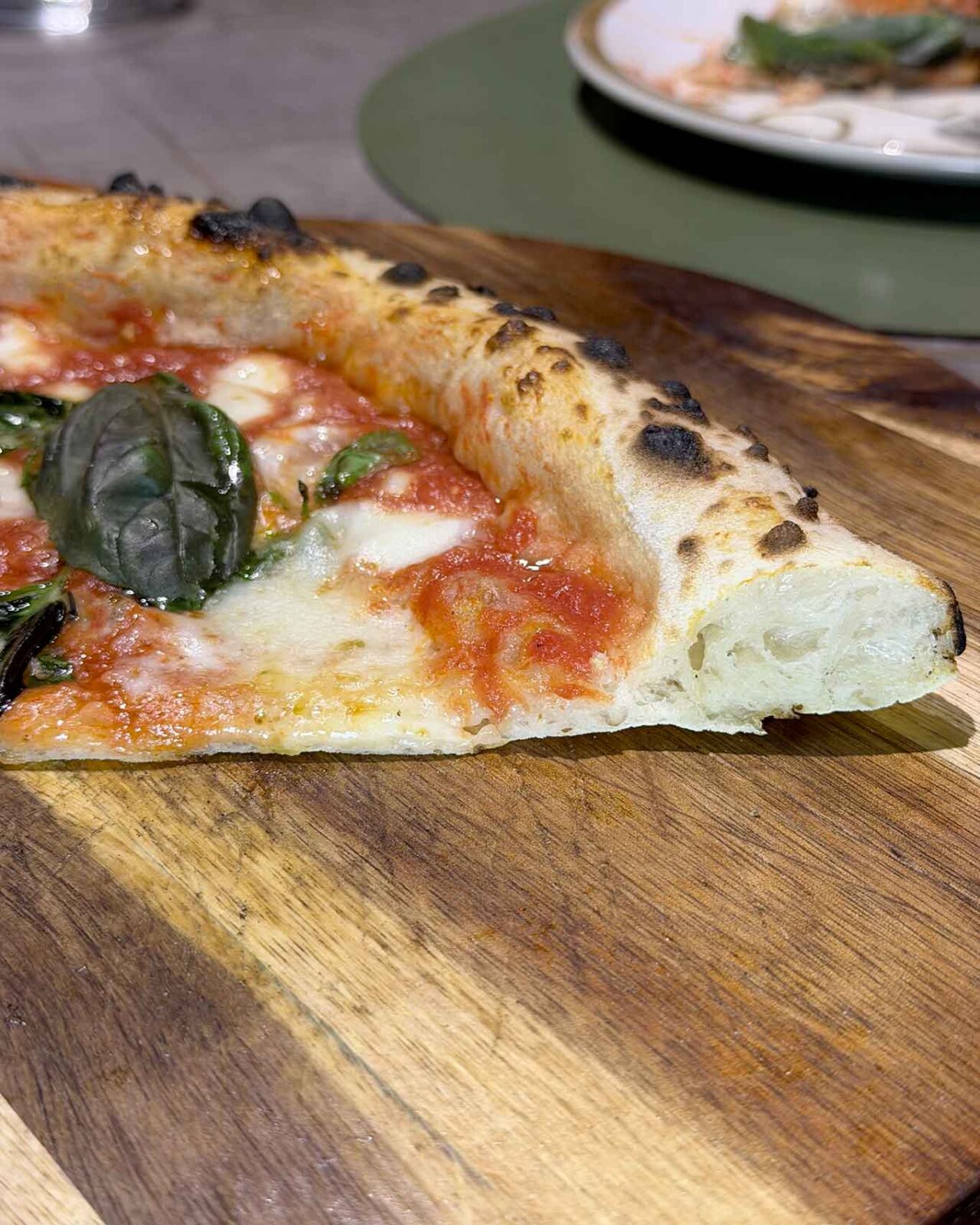 il cornicione della pizza margherita della pizzeria Decimo Scalo di Caserta al Campionato 2026