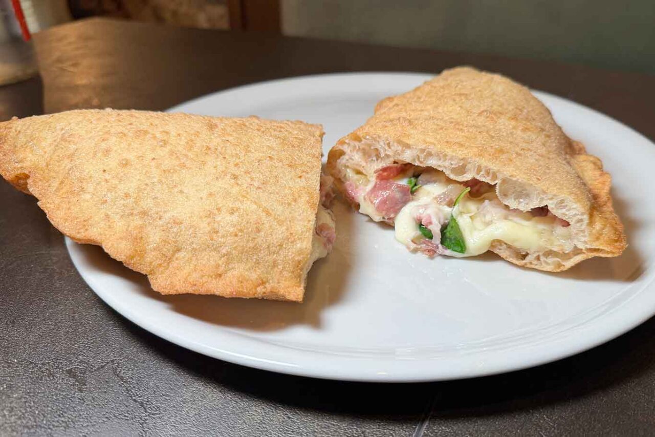 il ripieno della pizza Fritta Circolare della pizzeria Die' Gustibus a Giffoni Sei Casali al Campionato 2026