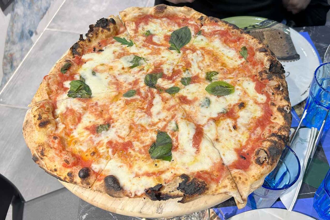 la pizza margherita della pizzeria Gennaro Rallo a Napoli per il Campionato 2026