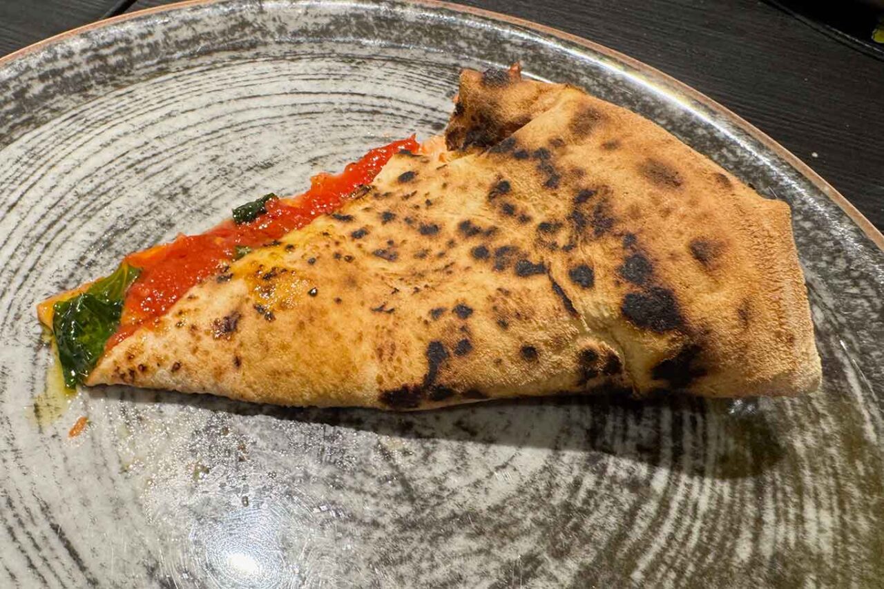 la cottura della pizza marinara della pizzeria OMG al Campionato della Pizza 2026