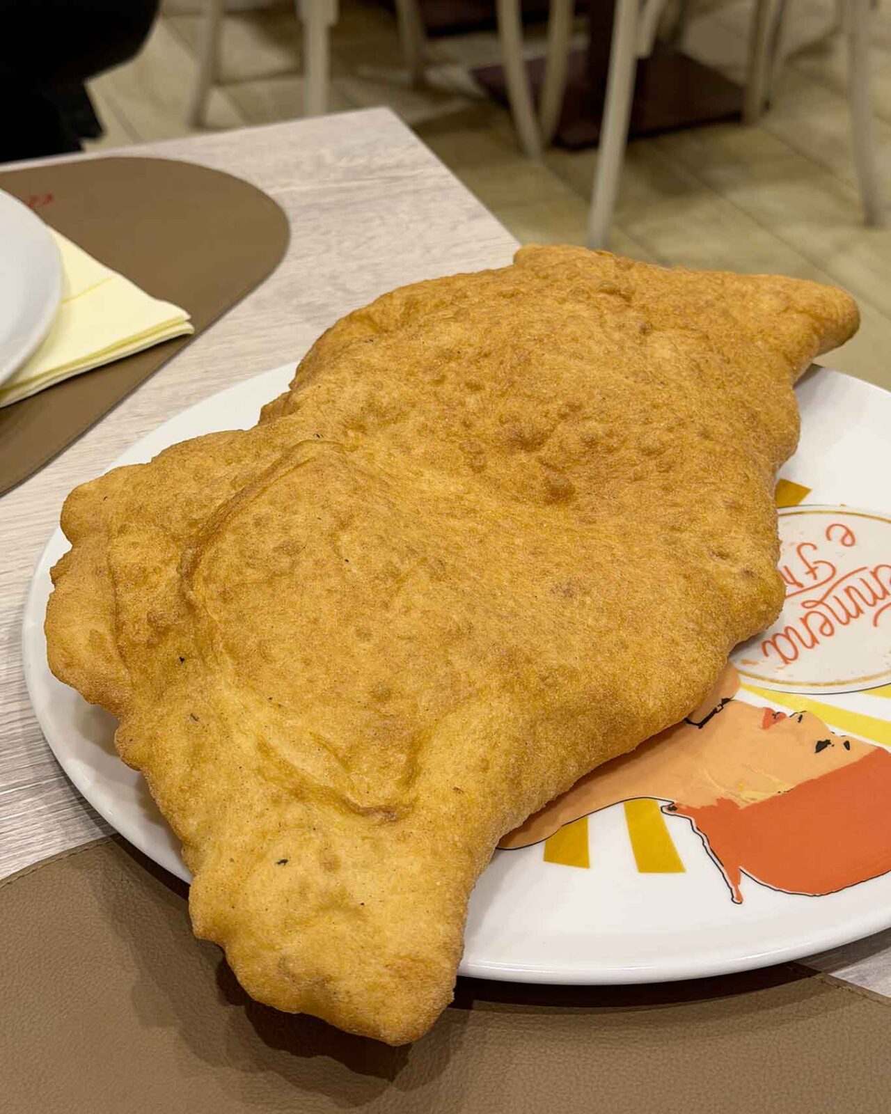la pizza fritta della pizzeria Teresa Iorio Femmena e Fritta a Napoli per il Campionato 2026