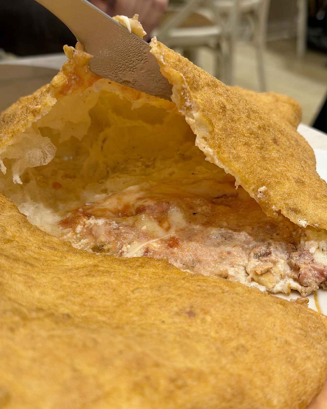 la pizza fritta della pizzeria Teresa Iorio Femmena e Fritta a Napoli per il Campionato 2026