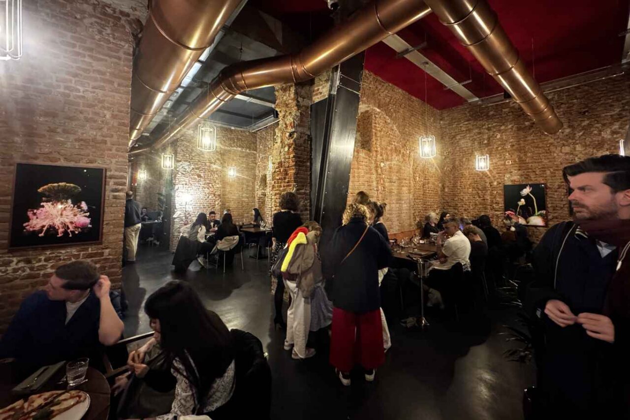 pizzeria due forni milano ingresso interno
