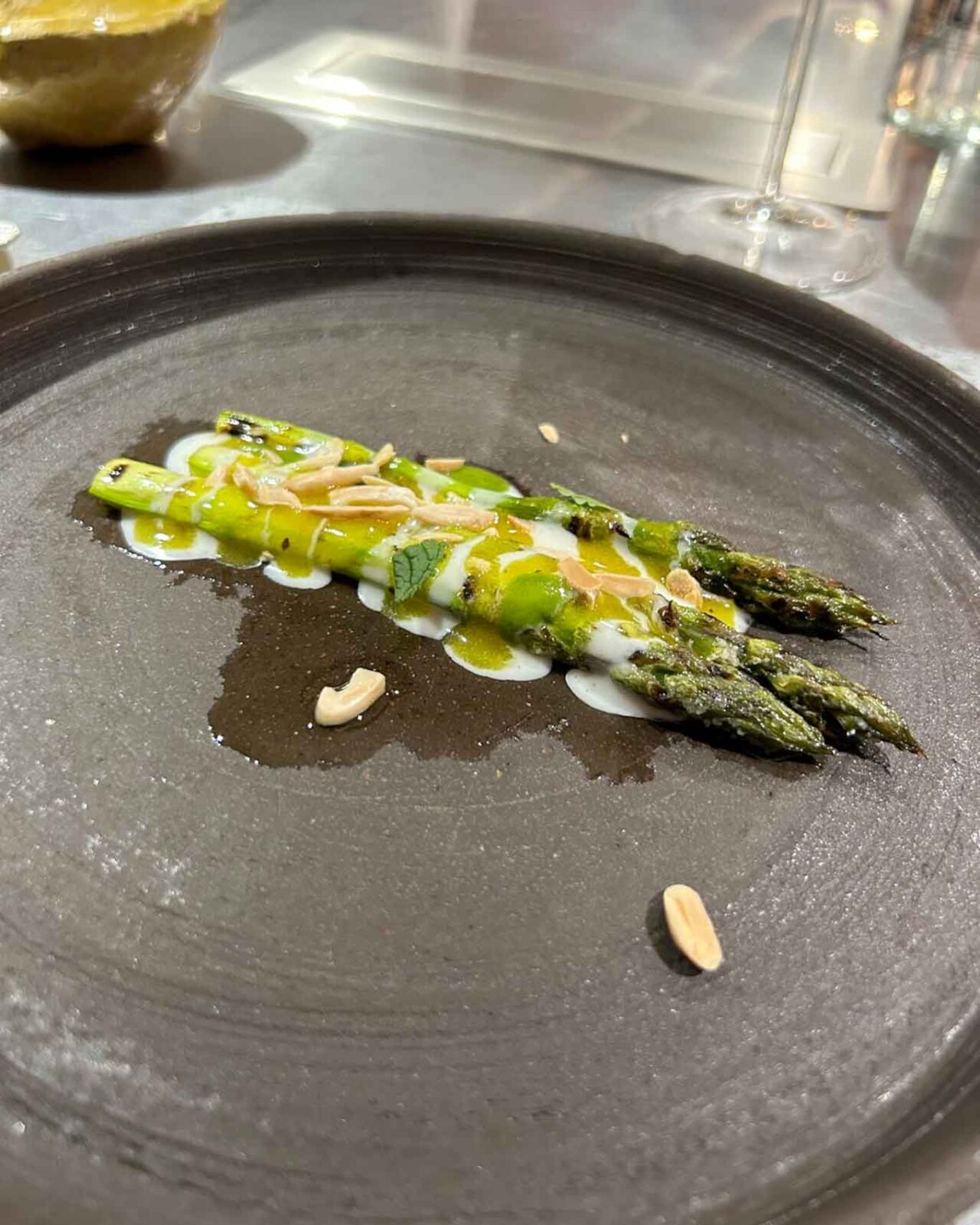 gli asparagi del ristorante Materia Spazio Cucina a Catania