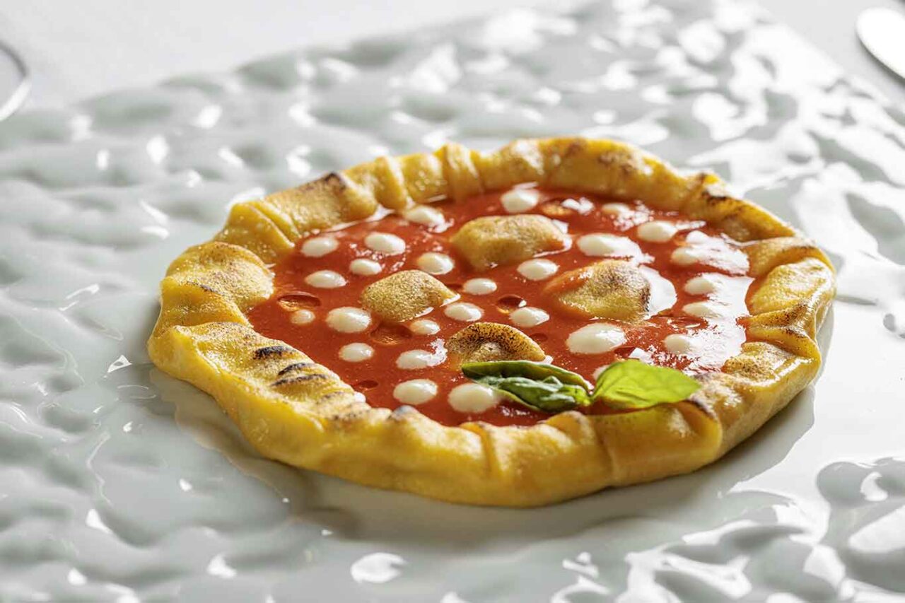 l'omaggio a Napoli del ristorante Villa Ischia ad Atina