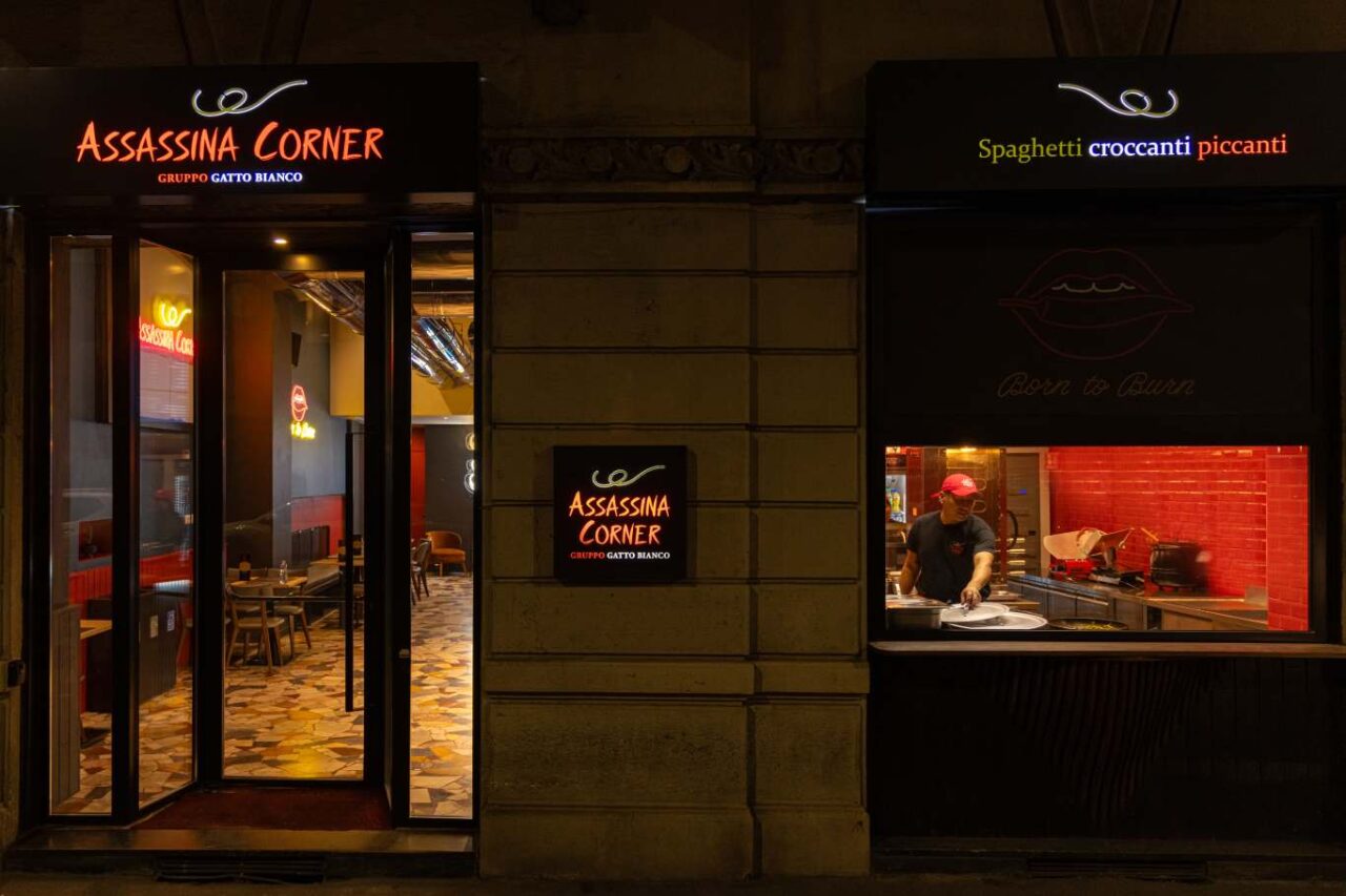assassina corner milano esterno