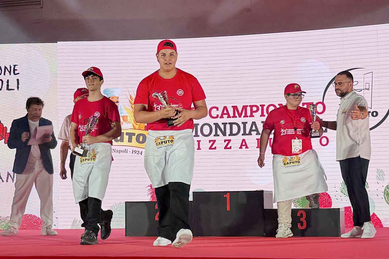 i vincitori della categoria Juniores del Campionato Mondiale del Pizzaiuolo 2026 Trofeo Caputo