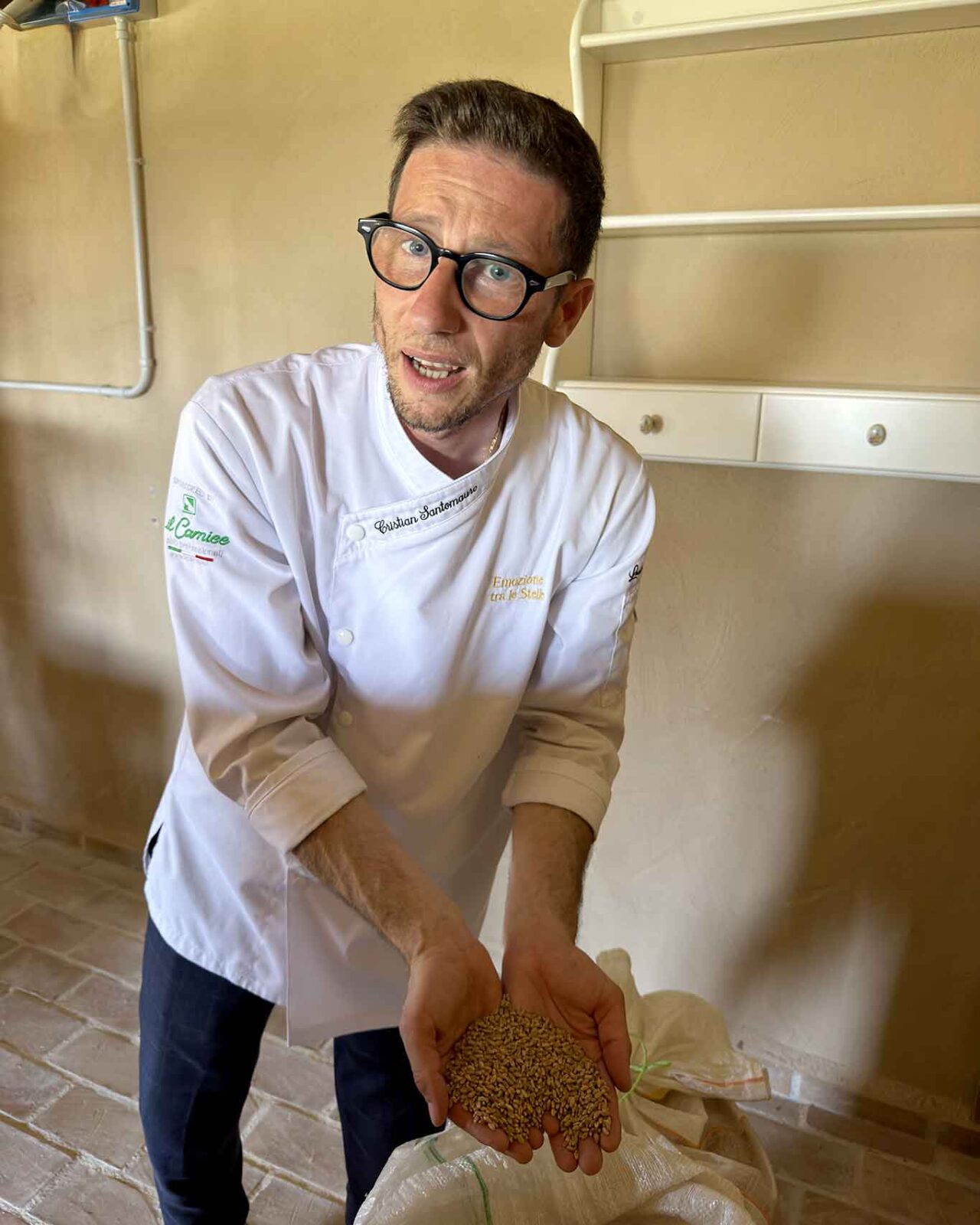 Cristian Santomauro della pizzeria L'Ammaccata Antica Pizza Cilentana a Casal Velino in Cilento
