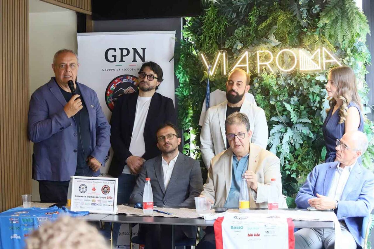 conferenza stampa 12.000 pizze in beneficenza