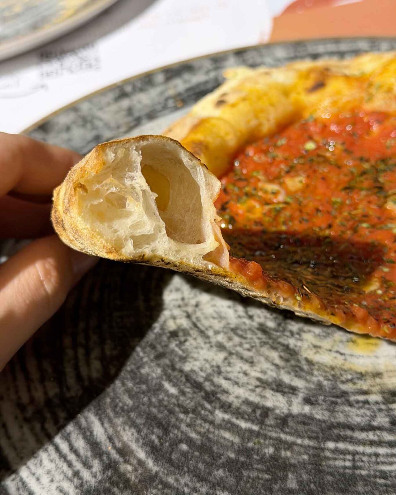il cornicione della pizza marinara della pizzeria Gli Esposito a Salerno al Campionato 2026