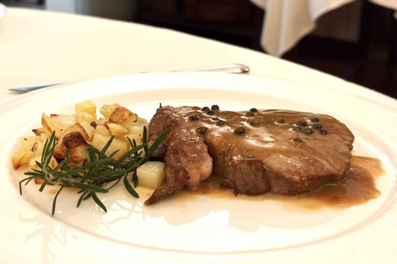 Trattoria I Bologna Rocchetta Tanaro filetto al pepe verde patate al rosmarino