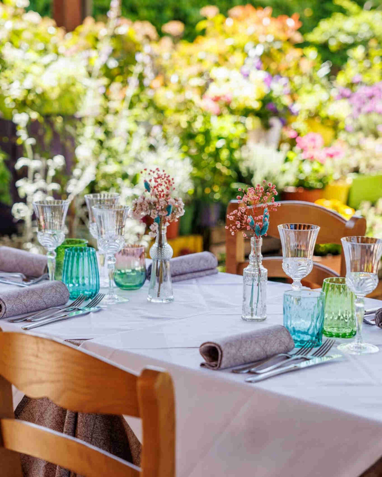 La mise en place nel giardino d'estate