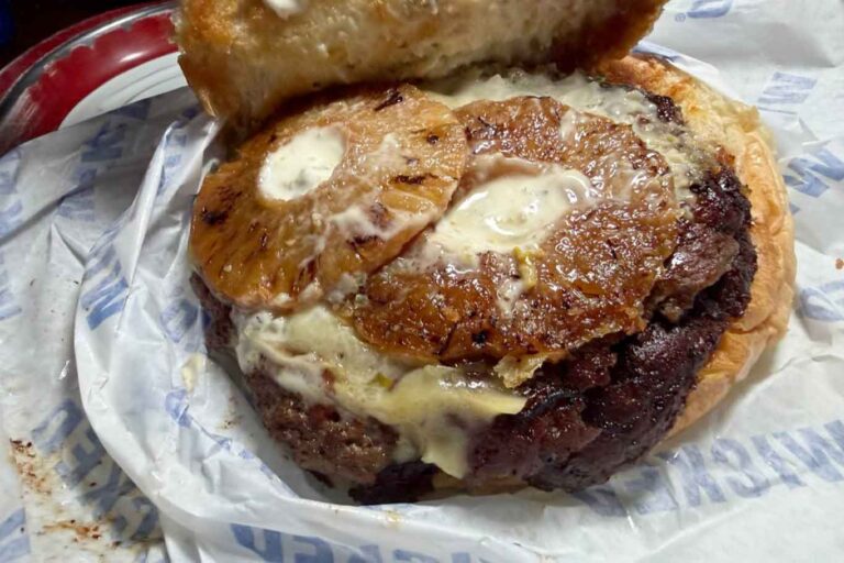 Wicked ad Aversa dove mangiare smash burger con l’ananas