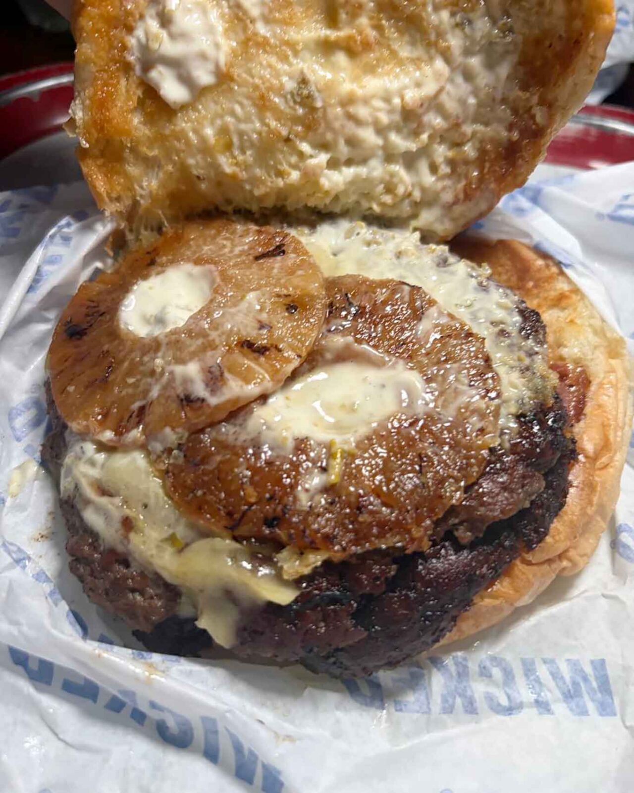 l'ananas nello smash burger di Wicked ad Aversa