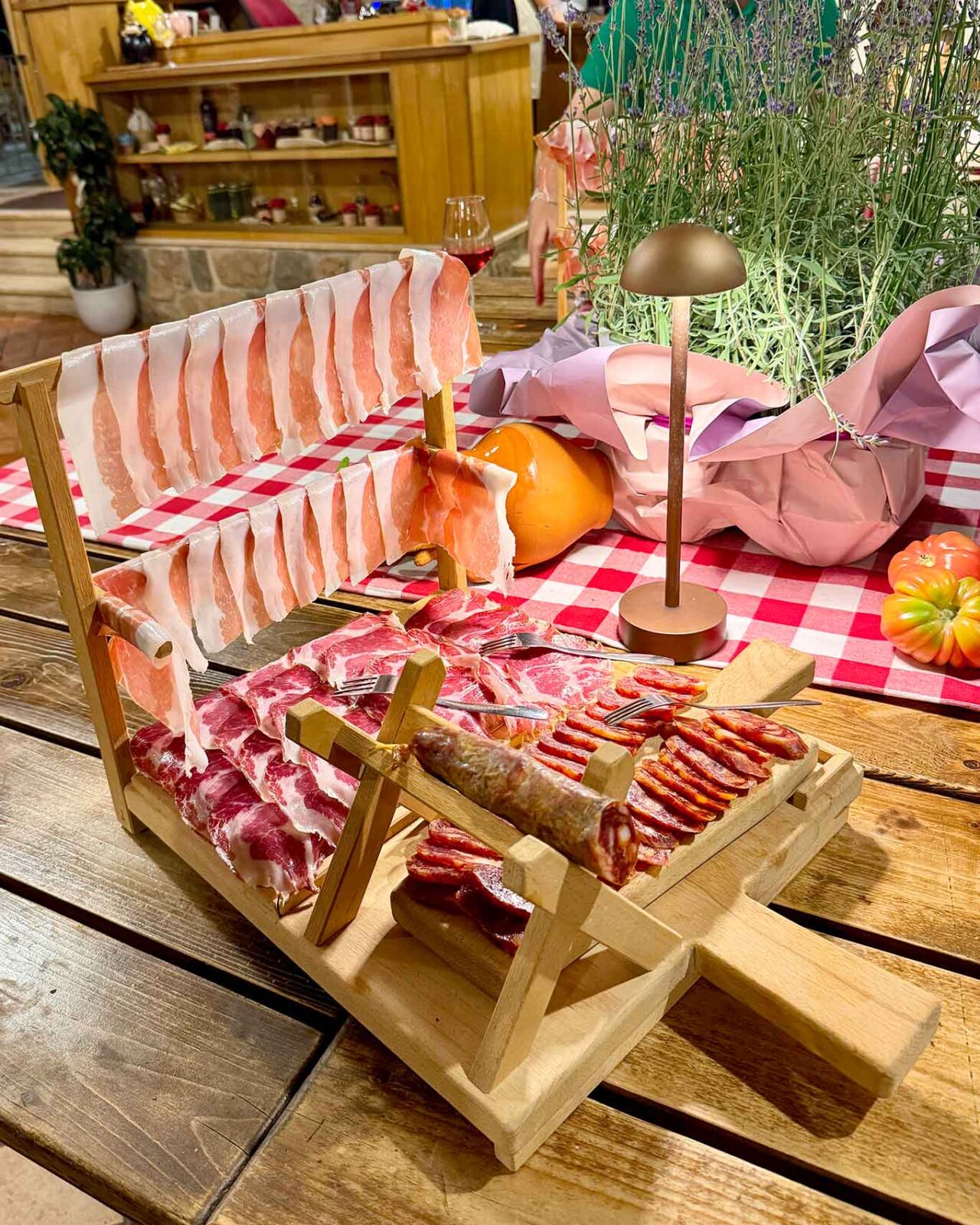 i salumi dell'agriturismo La Rondinella a Scalea in Calabria