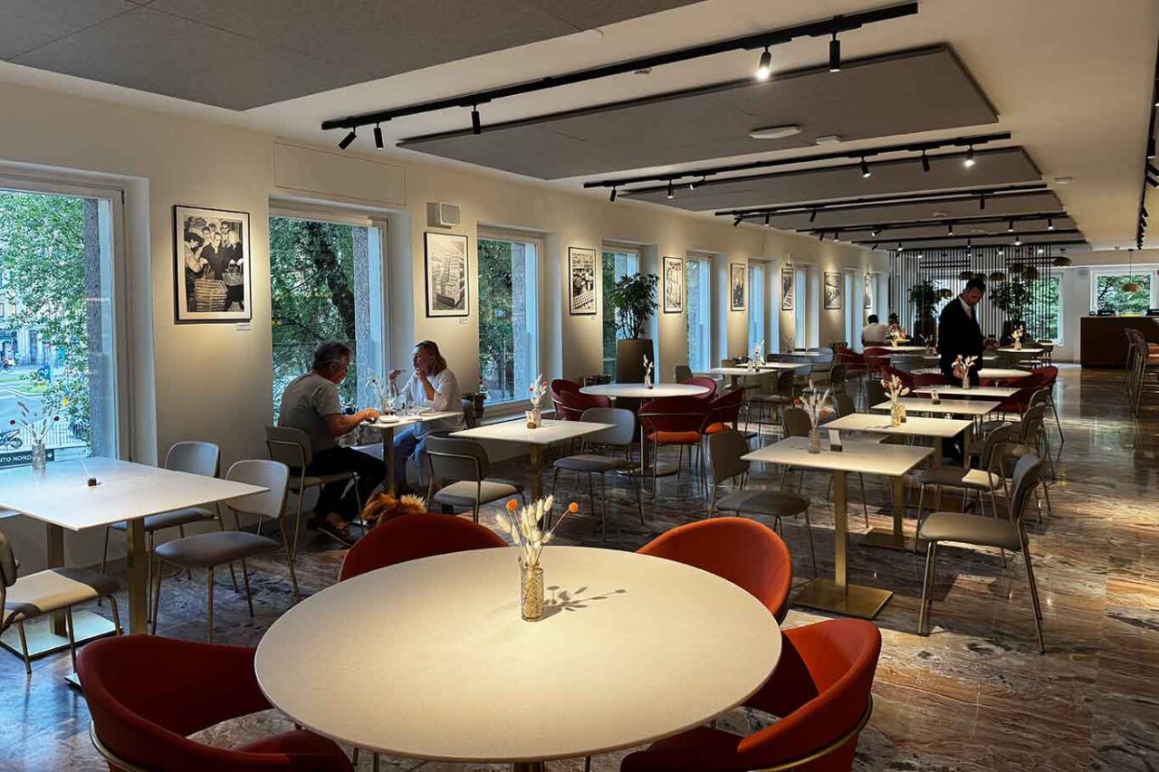 la sala del bistrot La Esse di Esselunga a Milano