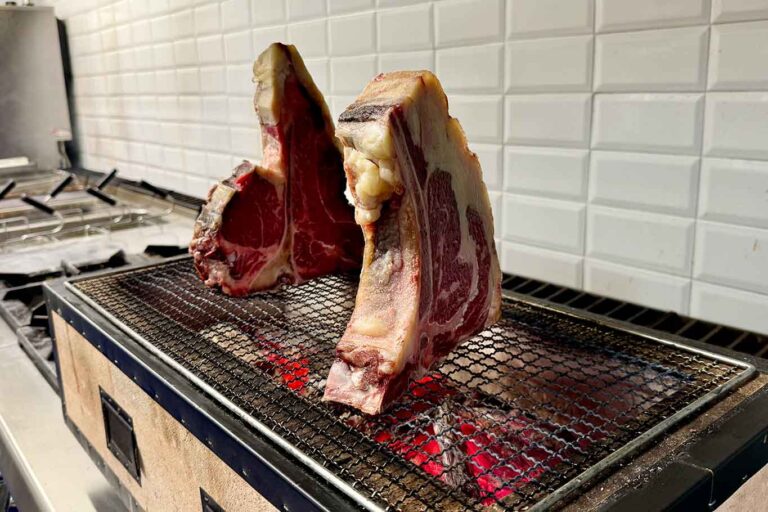 Aiuto, sul porto di Acciaroli il Borgo di Mare si è messo a fare carne