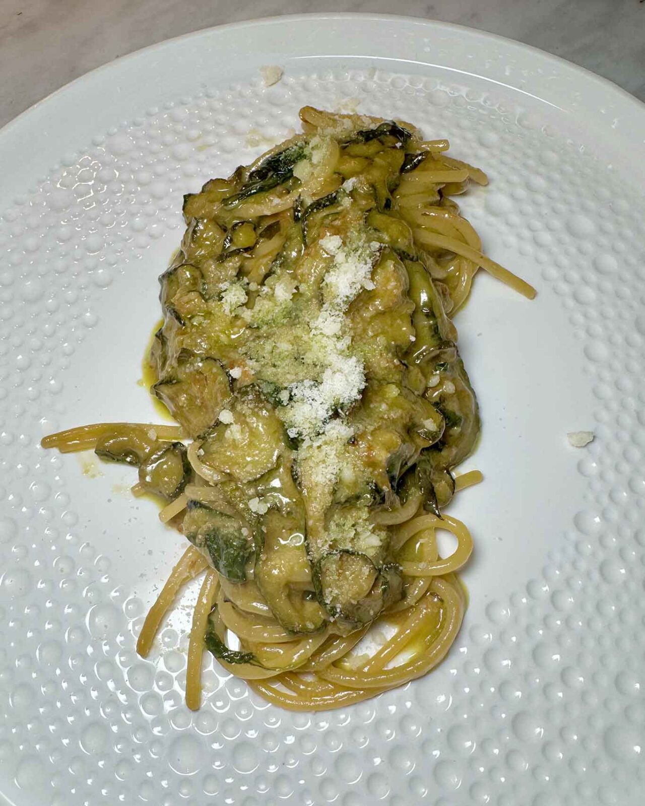 gli spaghetti alla nerano nella carta della carne del bistrot il Borgo sul porto di Acciaroli