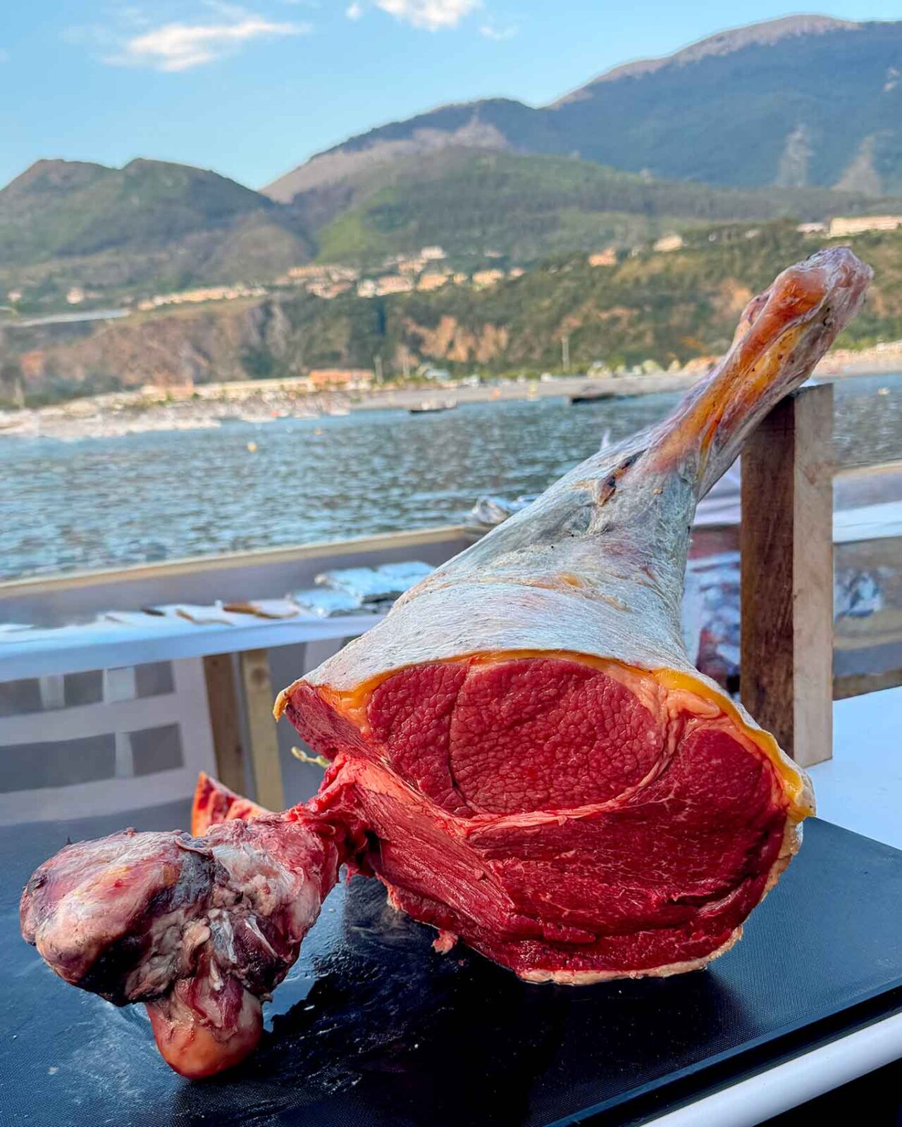la carne alla cena ancestrale del Bob Fest 2026
