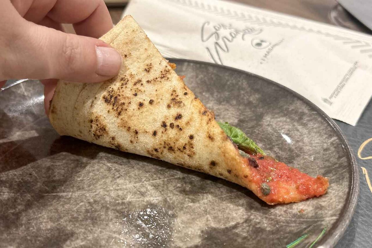 la cottura della pizza marinara della pizzeria I Masanielli di Sasà Martucci a Caserta alle Qualifiche del Campionato 2026