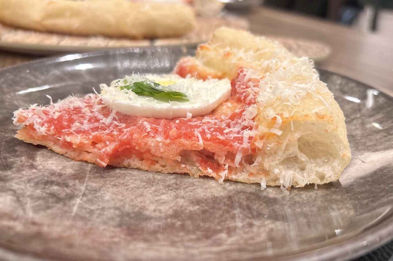 la pizza montanara della pizzeria I Masanielli di Sasà Martucci a Caserta alle Qualifiche del Campionato 2026