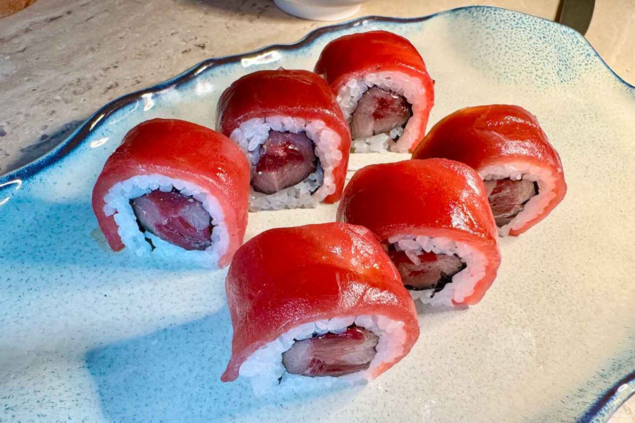 gli uramaki di tonno del ristorante giapponese Oma al Crescent di Salerno 