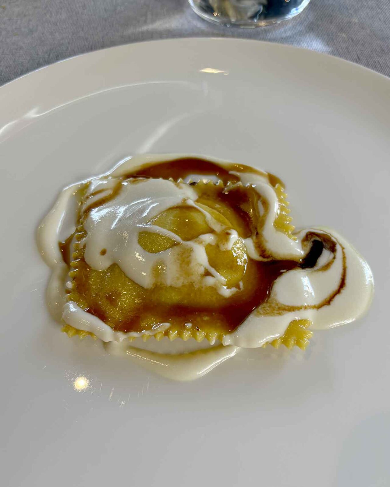 il raviolo di vitello del ristorante Gu.stà.re oltrecucina a Borgomanero  in Piemonte