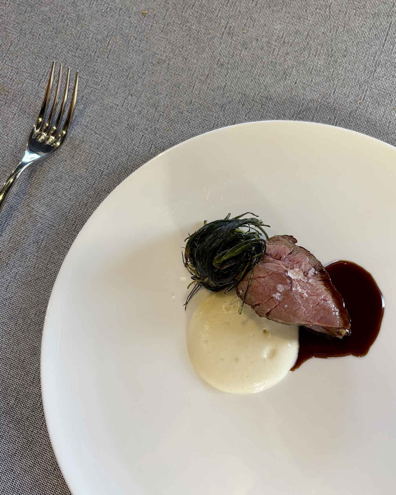 lo scamone di agnello del ristorante Gu.stà.re oltrecucina a Borgomanero  in Piemonte
