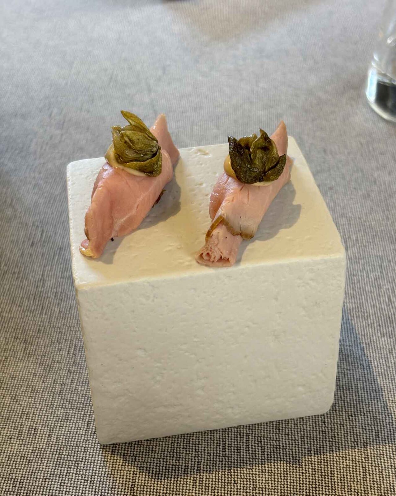 il vitello tonnato del ristorante Gu.stà.re oltrecucina a Borgomanero  in Piemonte