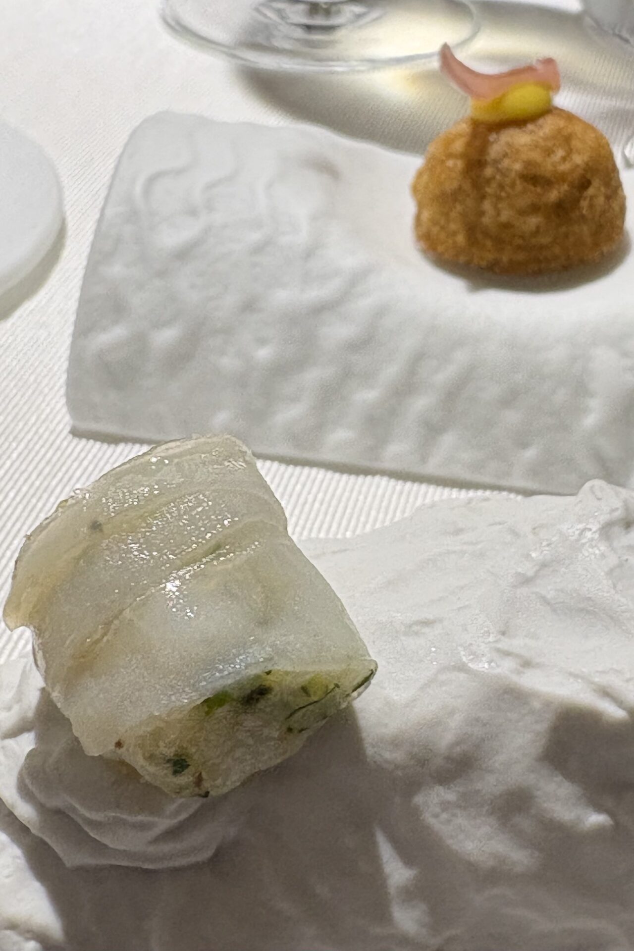 Ada Gourmet Perugia amuse buche in primo piano lardo di mare