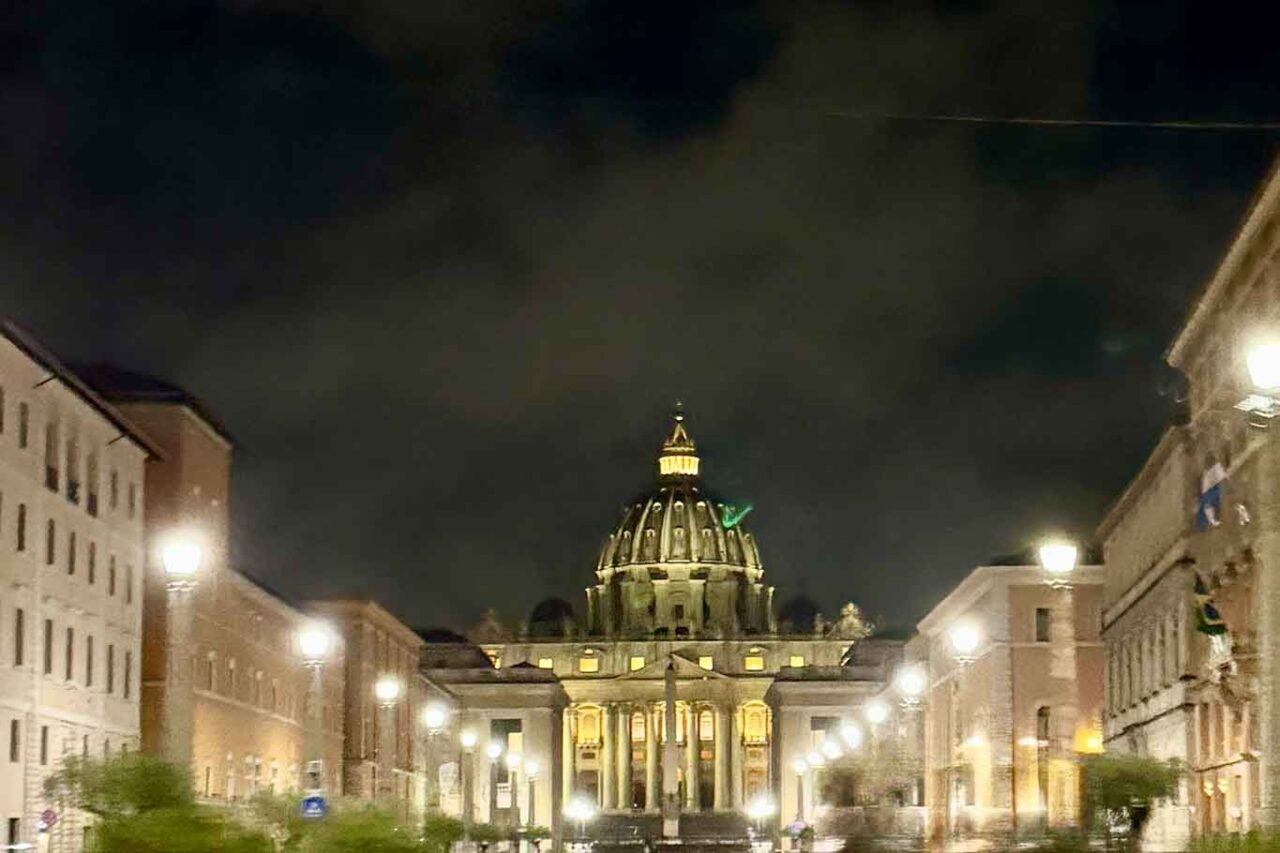 il bistrot controverso sulla cupola di San Pietro a Roma